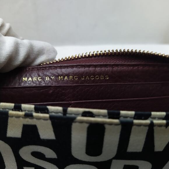 Marc By Marc Jacobs Maroon Leather Zip Around Credit Card Long Wallet - Picture 15 of 16